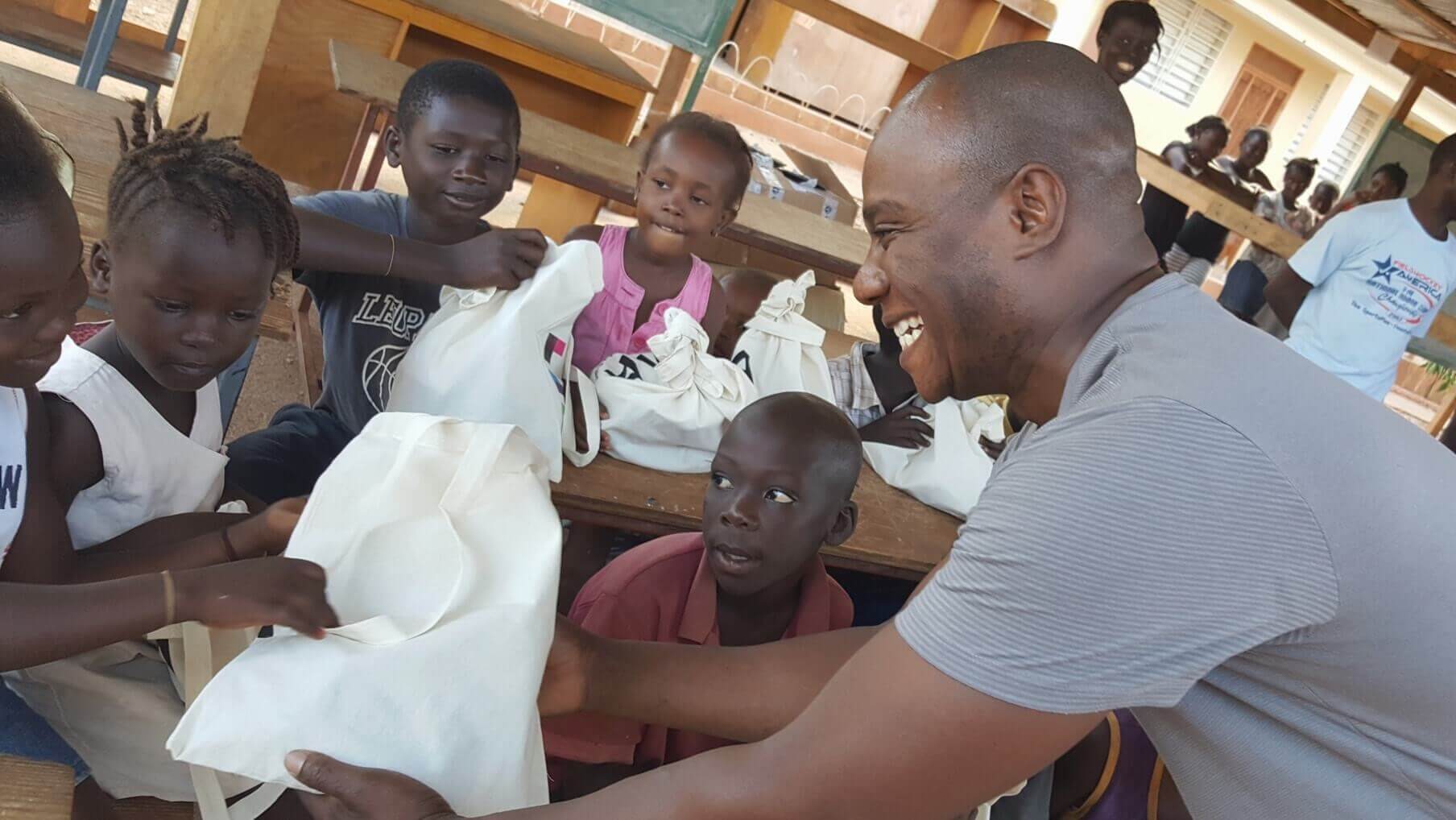 A volunteer handing out food to children